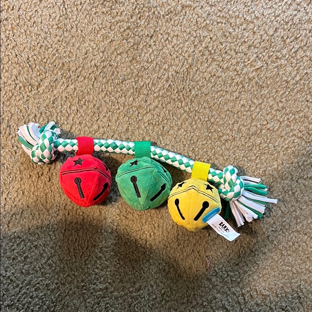 Bark bell tug toy.